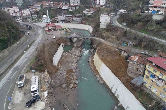 Artvin’de Dsi̇ Taşkın Koruma Çalışmalarına Devam Ediyor