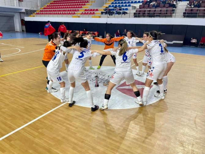Adü Kadın Futsal Takımı 1. Lige Yükseldi