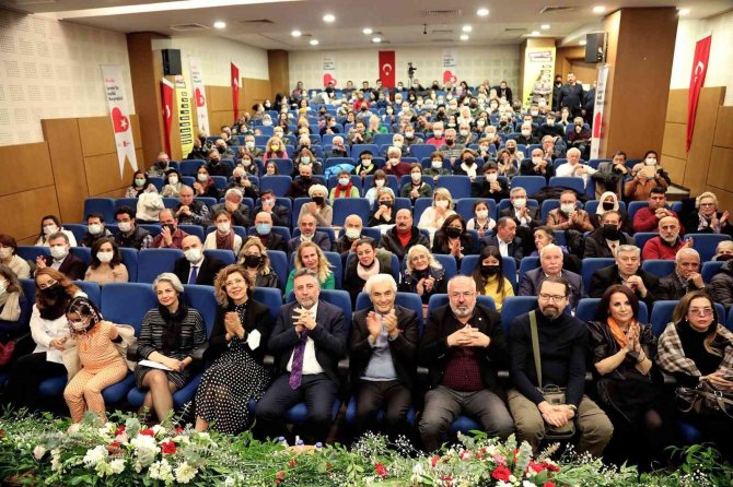 Bayraklı’nın Mandolin Orkestrası Dinleyenleri Etkiledi