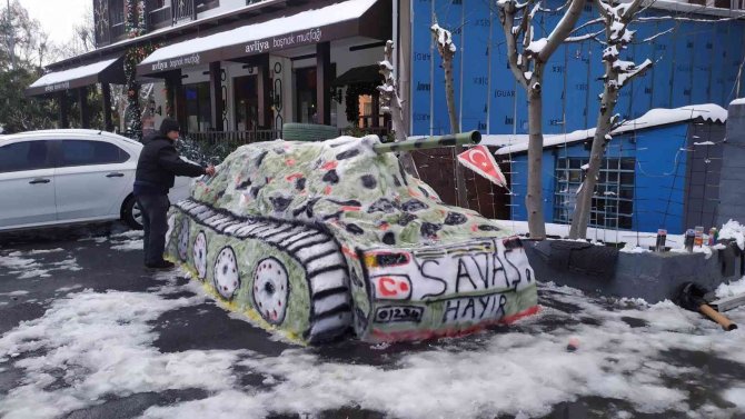 Kardan Tank Yapıp ’Savaşa Hayır’ Dediler