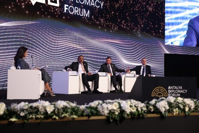 Stoltenberg: "Ukrayna’nın Güç Ve Cesaretini Hayranlıkla İzliyoruz"