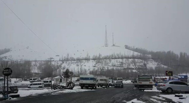 Solhan’da Kar Yağışı Nedeniyle 3 Köy Yolu Ulaşıma Kapandı