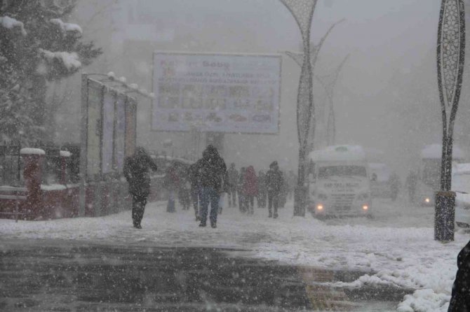 Tatvan’da Kar Yağışı