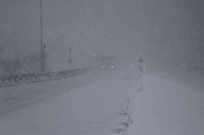 Bolu Dağı’nda Kar Şiddetini Artırdı