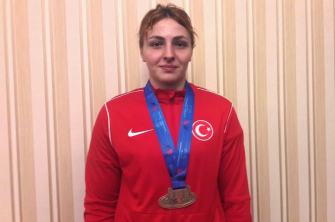 U23 Avrupa Şampiyonası’nda Kadın Güreşçilerden 3 Madalya