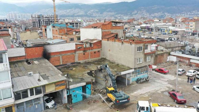 Beşyol’a Değer Katacak Yıkımlar Sürüyor