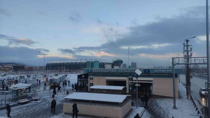 Bursa Beyaz Gelinliğini Giydi