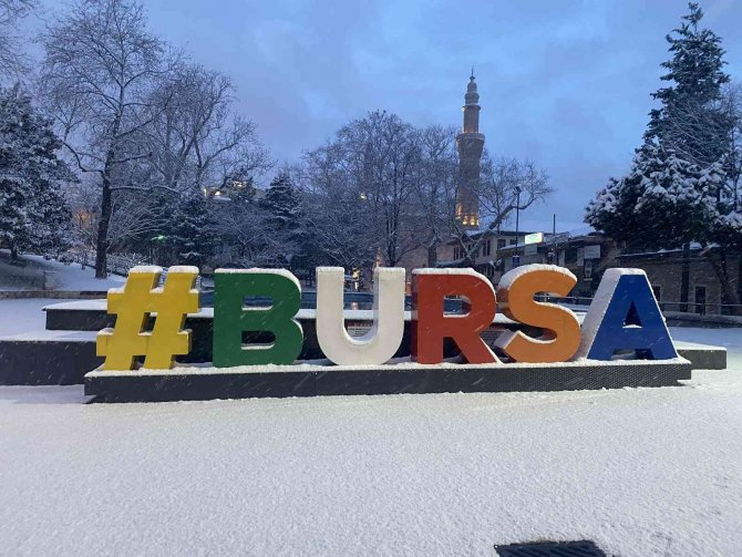 Bursa Beyaz Gelinliğini Giydi