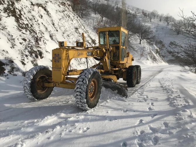 Büyükşehir Ekiplerinin Karla Mücadelesi Gün Boyu Devam Etti