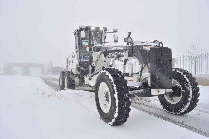Başkan Sandıkçı: “Kar Yağışı Sebebiyle 24 Saat Görevimizin Başındayız”