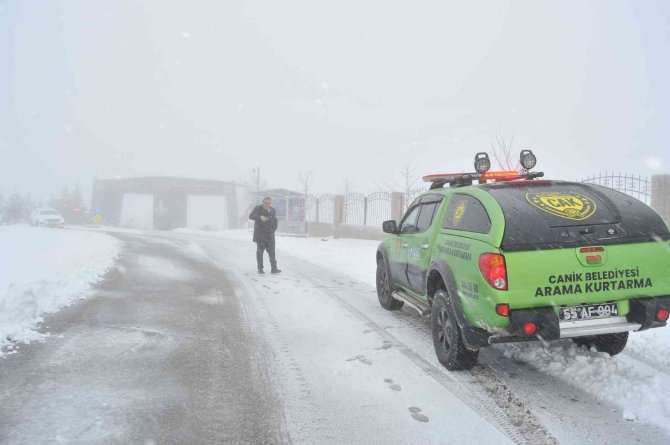 Başkan Sandıkçı: “Kar Yağışı Sebebiyle 24 Saat Görevimizin Başındayız”