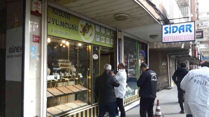 Diyarbakır’da Kuyumcu Soygunu: 4 Bileziği Cebine Koyup Silah Çekti