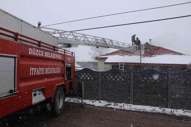 Tek Katlı Evde Çıkan Yangın Büyümeden Söndürüldü