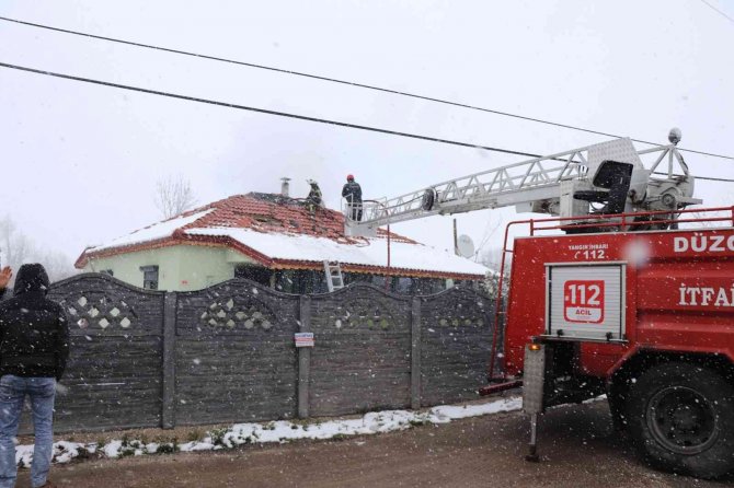 Tek Katlı Evde Çıkan Yangın Büyümeden Söndürüldü