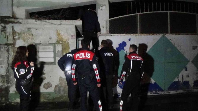 Hırsızları Yakalamak İçin Düz Duvara Tırmandılar