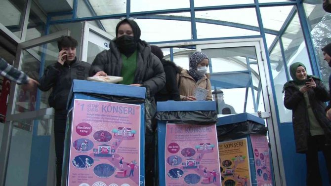 Bileti ’Kitap’ Olan Konser Yoğun İlgi Gördü