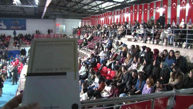Bileti ’Kitap’ Olan Konser Yoğun İlgi Gördü