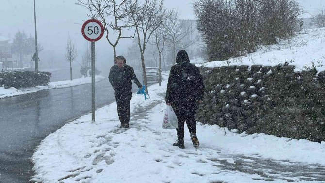 Düzce’de Kar Etkili Olmaya Devam Ediyor