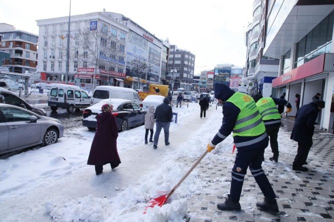 Sultanbeyli Belediyesi Karla Mücadele Çalışmalarını Sürdürüyor