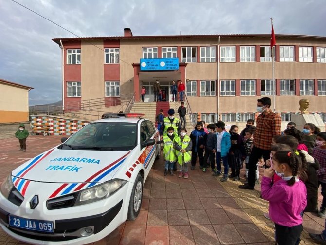 Jandarmadan Çocuklara Trafik Eğitimi