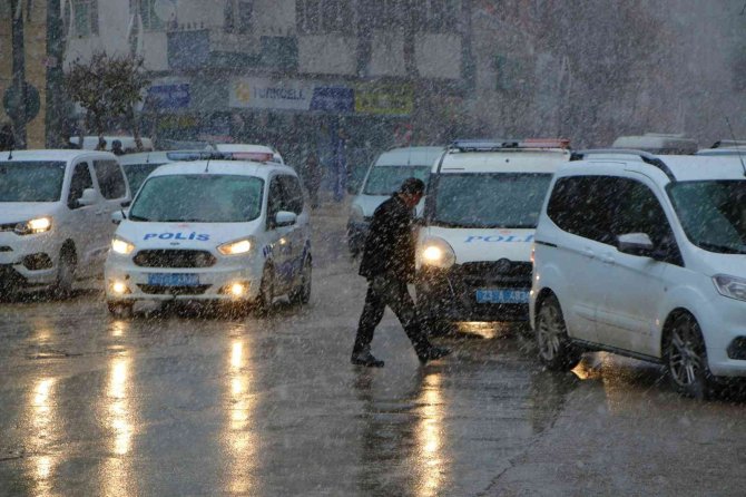 Kar, Elazığ’ı Etkisi Altına Aldı