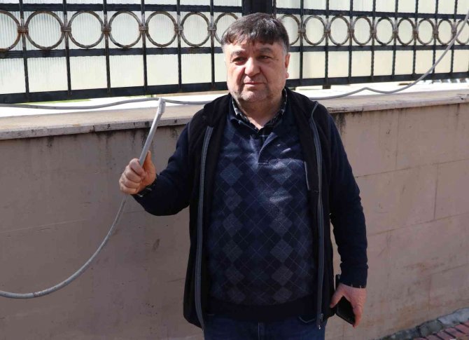 Hırsızlar Elektrik Kablosunu Çalınca İş Yerini Açamadı