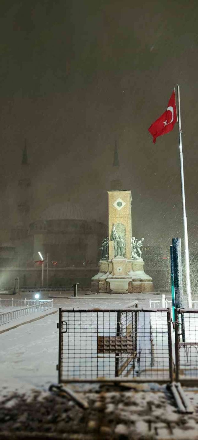 Megakent’te Kar Gece Saatlerinde Etkisini Gösterdi