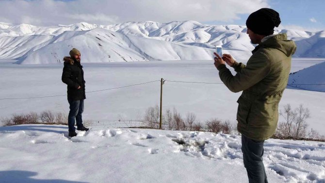 Mart Ayına Rağmen Dilimli Barajı’nın Buzları Çözülmedi