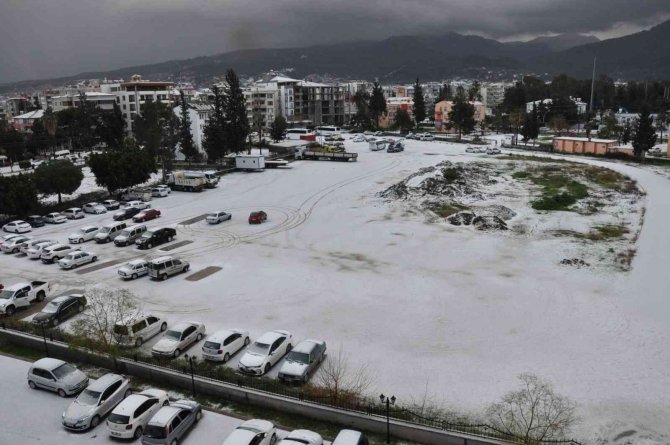 Kar Değil Dolu