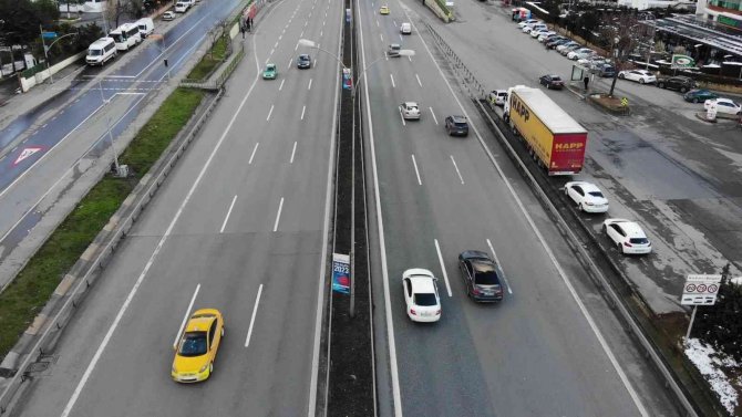 İ̇stanbul’da Kar Alarmı Verildi, Yollar Boş Kaldı, Trafik Yüzde 11’e Düştü