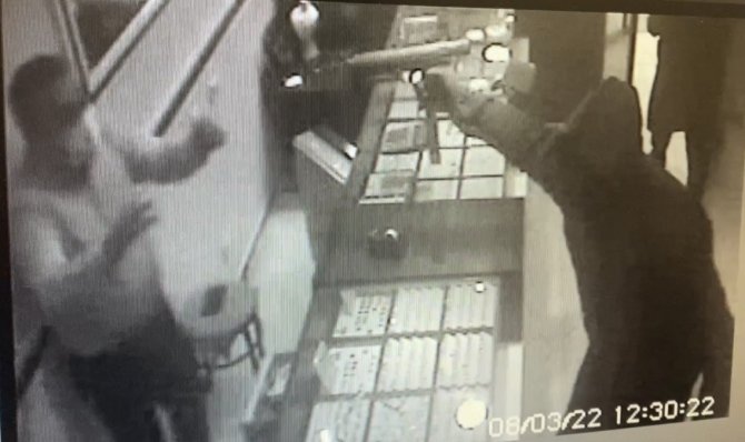 İ̇stanbul’daki Milyonluk Kuyumcu Soygununda 8 Şüpheli Yakalandı: Silahlar Ve Altınlar Ele Geçirildi