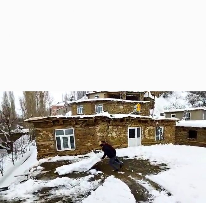 Bahçesaray’da Kar Yağışı