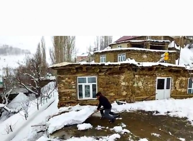 Bahçesaray’da Kar Yağışı