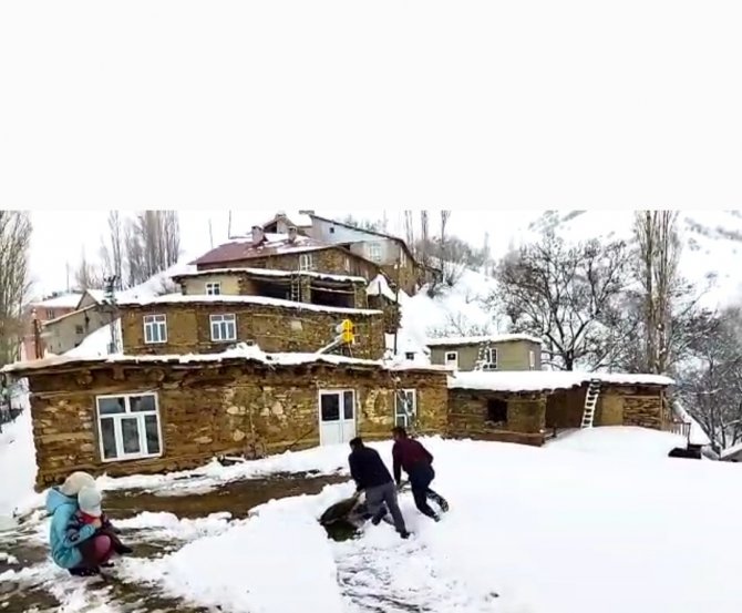 Bahçesaray’da Kar Yağışı