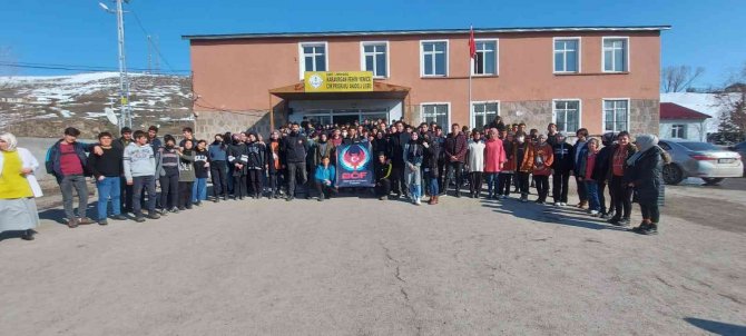 Kars’ta Polis Lise Öğrencilerine Bilgilendirdi