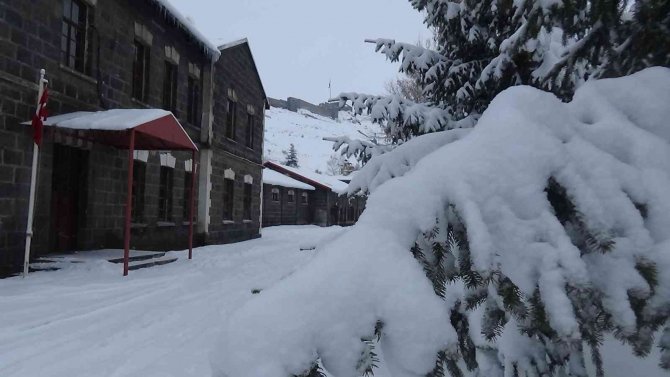 Kars’ta Kar Yağışı Sürüyor
