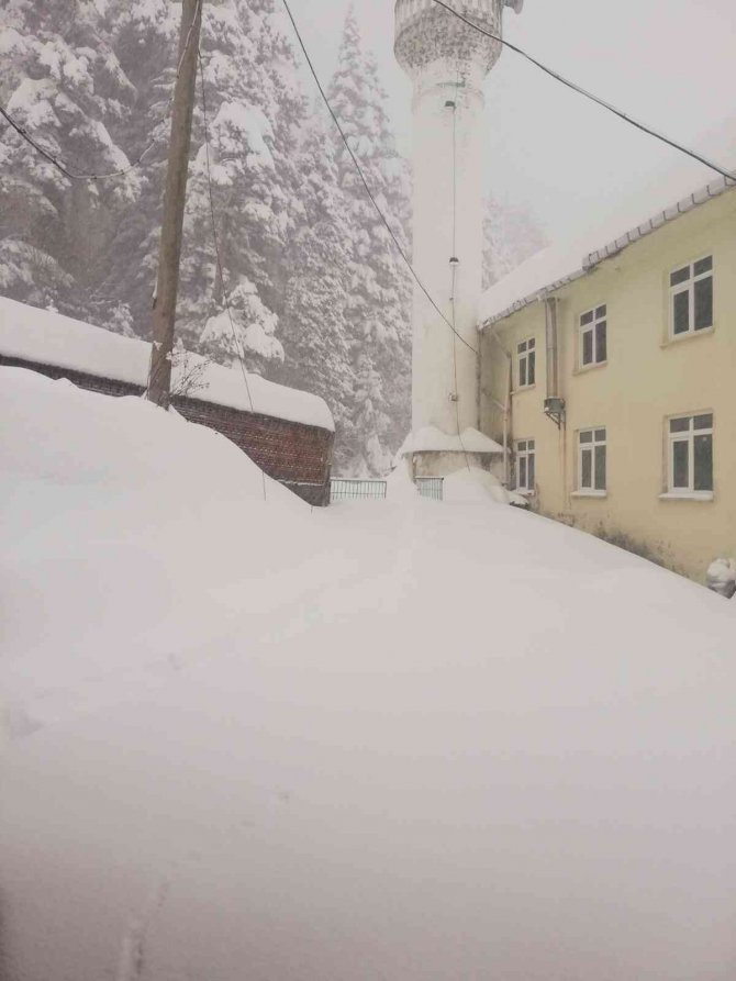 Kastamonu’da 420 Köy Yolu Ulaşıma Kapandı