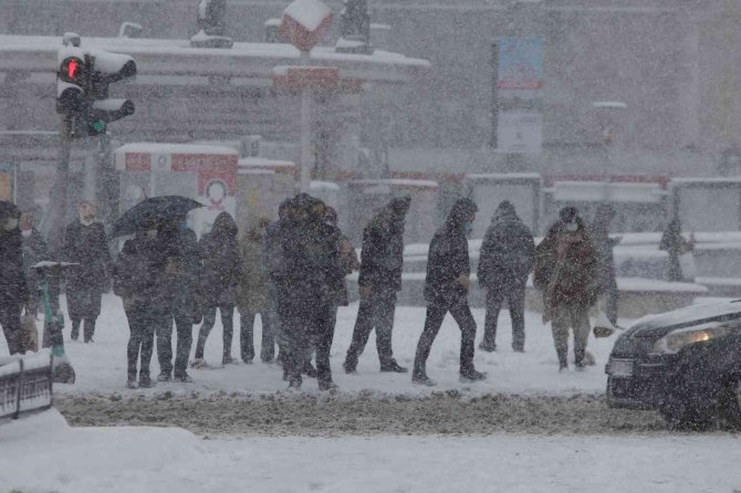 Kayseri’ye Lapa Lapa Kar Yağdı