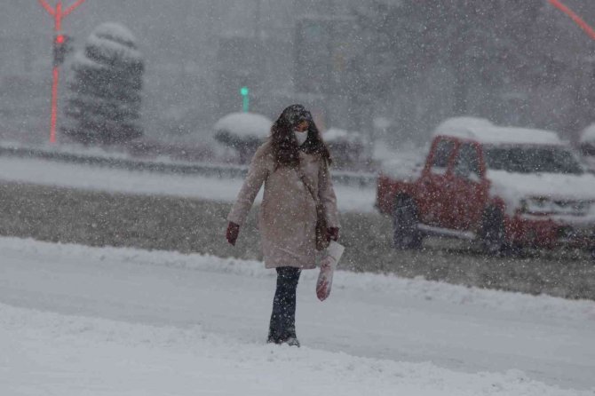 Kayseri’ye Lapa Lapa Kar Yağdı