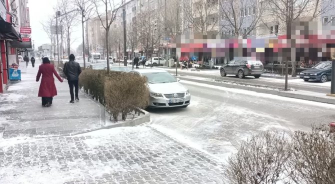 Kırşehir’de Kar Yağışı Etkili Oluyor