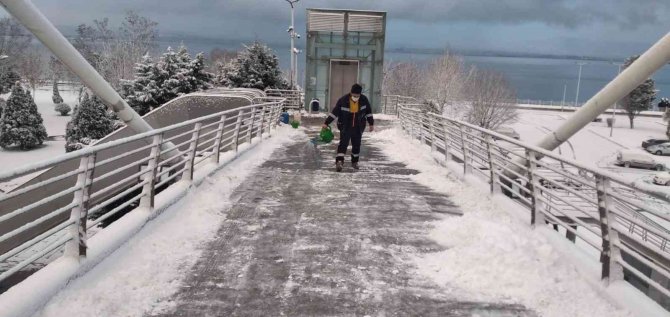 Kocaeli’de Üst Geçitler Ve Yaya Yolları Açık