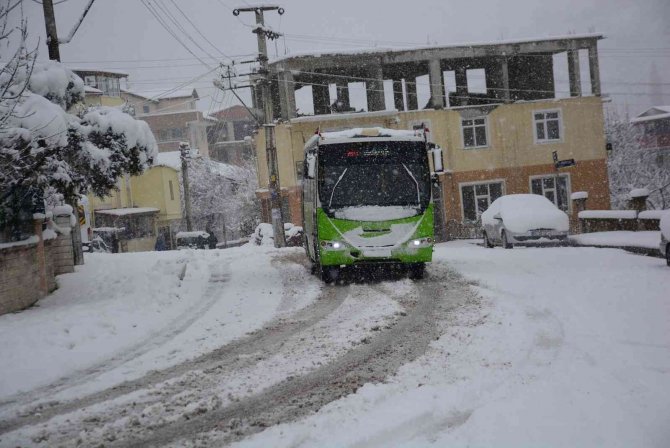 Kocaeli’de Kar Yağışı Etkili Olmaya Devam Ediyor