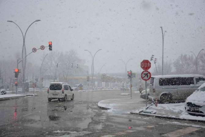 Kocaeli’de Kar Yağışı Etkili Oluyor