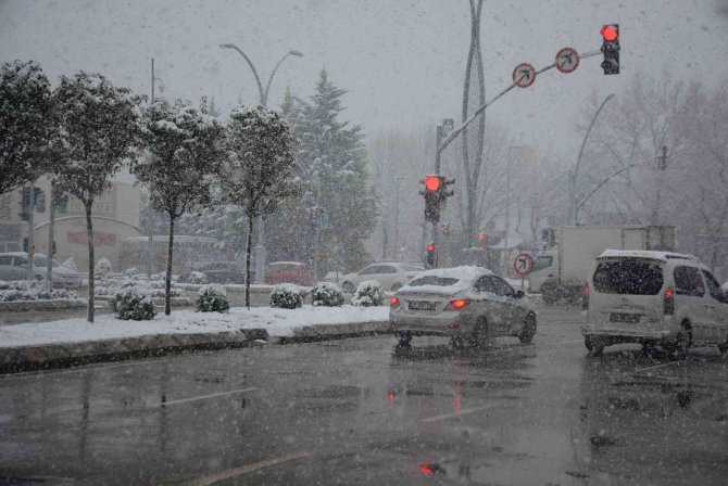 Kocaeli’de Kar Yağışı Etkili Oluyor