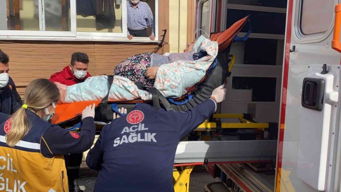 Obez Hasta İtfaiyenin Yardımıyla Hastaneye Sevk Edildi