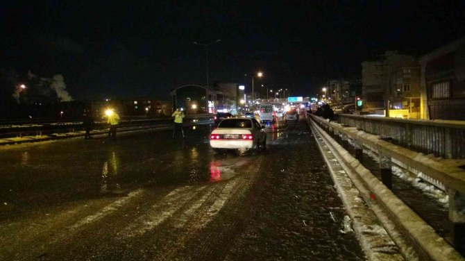13 Aracın Karıştığı Trafik Kazasında Yollar 1 Saatin Sonunda Açıldı