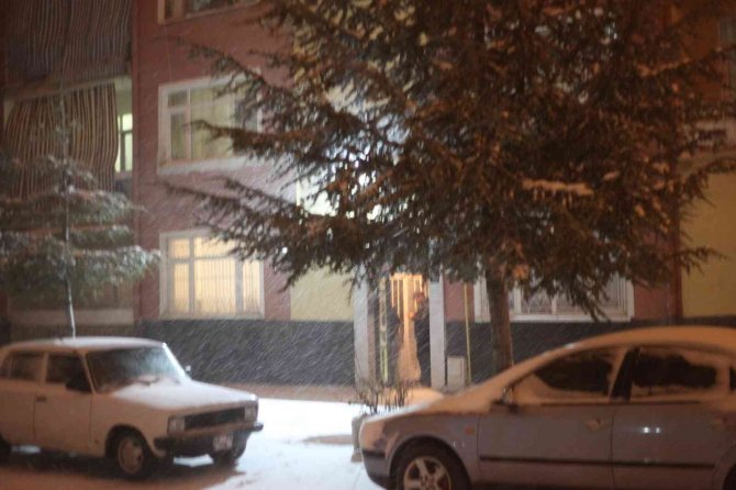 Evde Bıçaklanarak Öldürülmüş Halde Bulundu