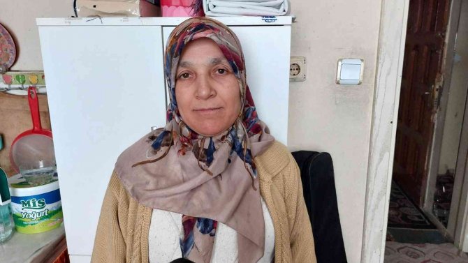 Küçükçekmece’de Önce Kahvaltı Yaptı Sonra Televizyonu Çaldı