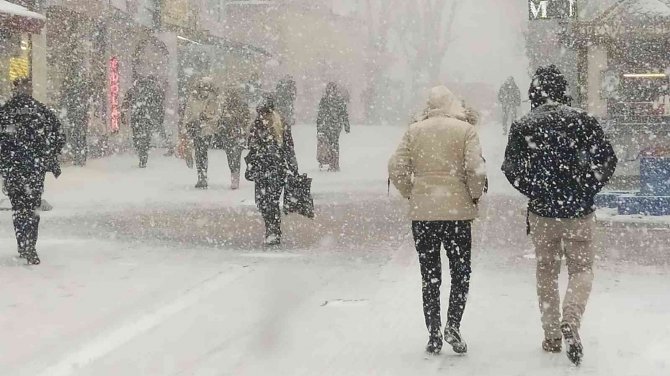 Kütahya’daki Kar Fırtınasında Göz Gözü Görmedi