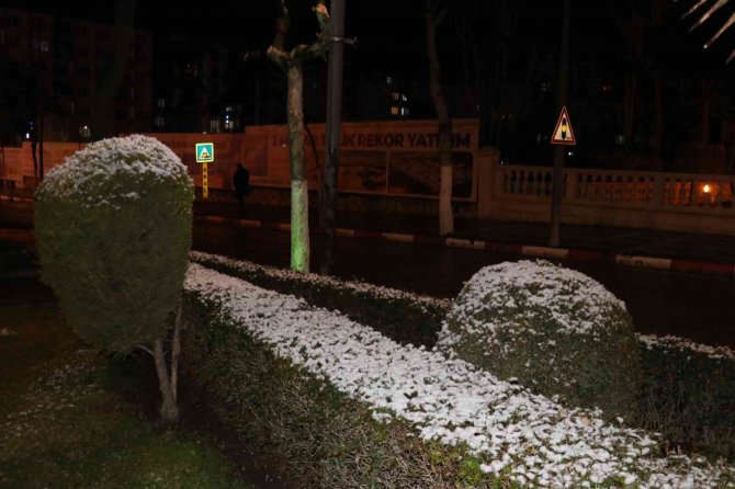 Malatya’da Kar Yağışı Etkili Oluyor